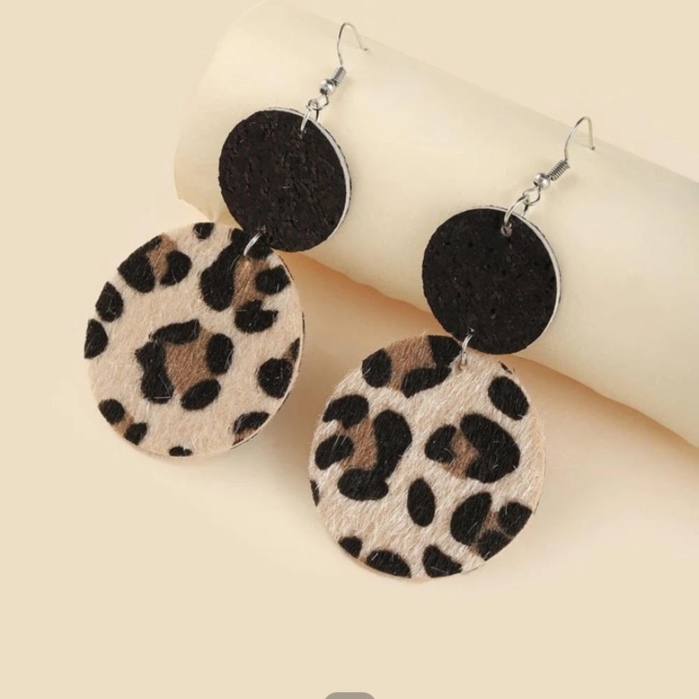Leopard round drop earrings